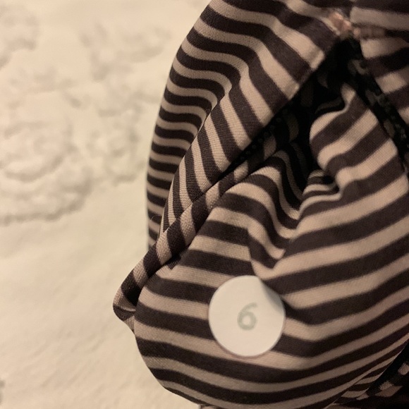 LULULEMON REVERSIBLE SHORTS - Picture 4 of 7